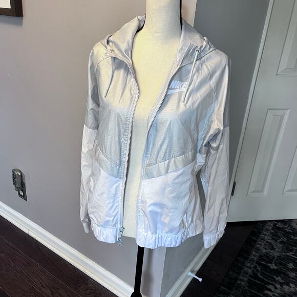 Nike Women’s Windrunner Nsw White Silver Wind Breaker Sz M - Picture 1 of 6